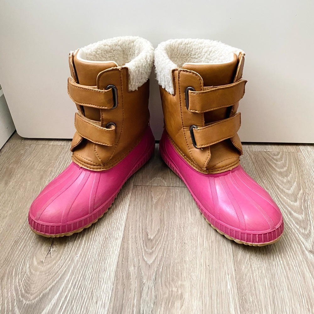 Gap Youth, Teens, Women Snow Boots Water Resistant, Insulated, Size Women US 7-8